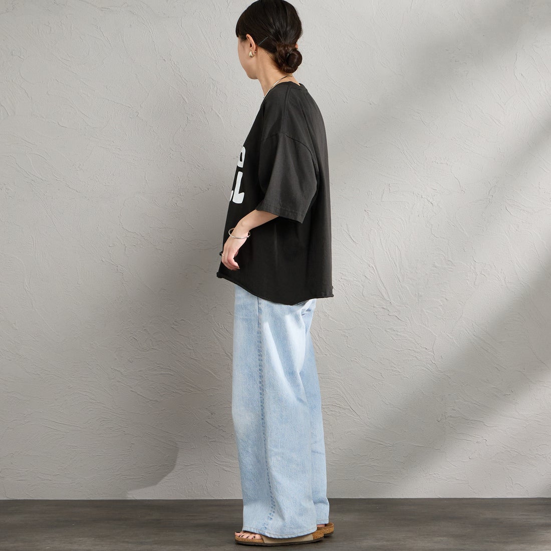 FUNG [ファング] ALL TO WELL カットオフ プリントTシャツ [ALL-TO-WELL] BLACK &&モデル身長：150cm 着用サイズ：M&&
