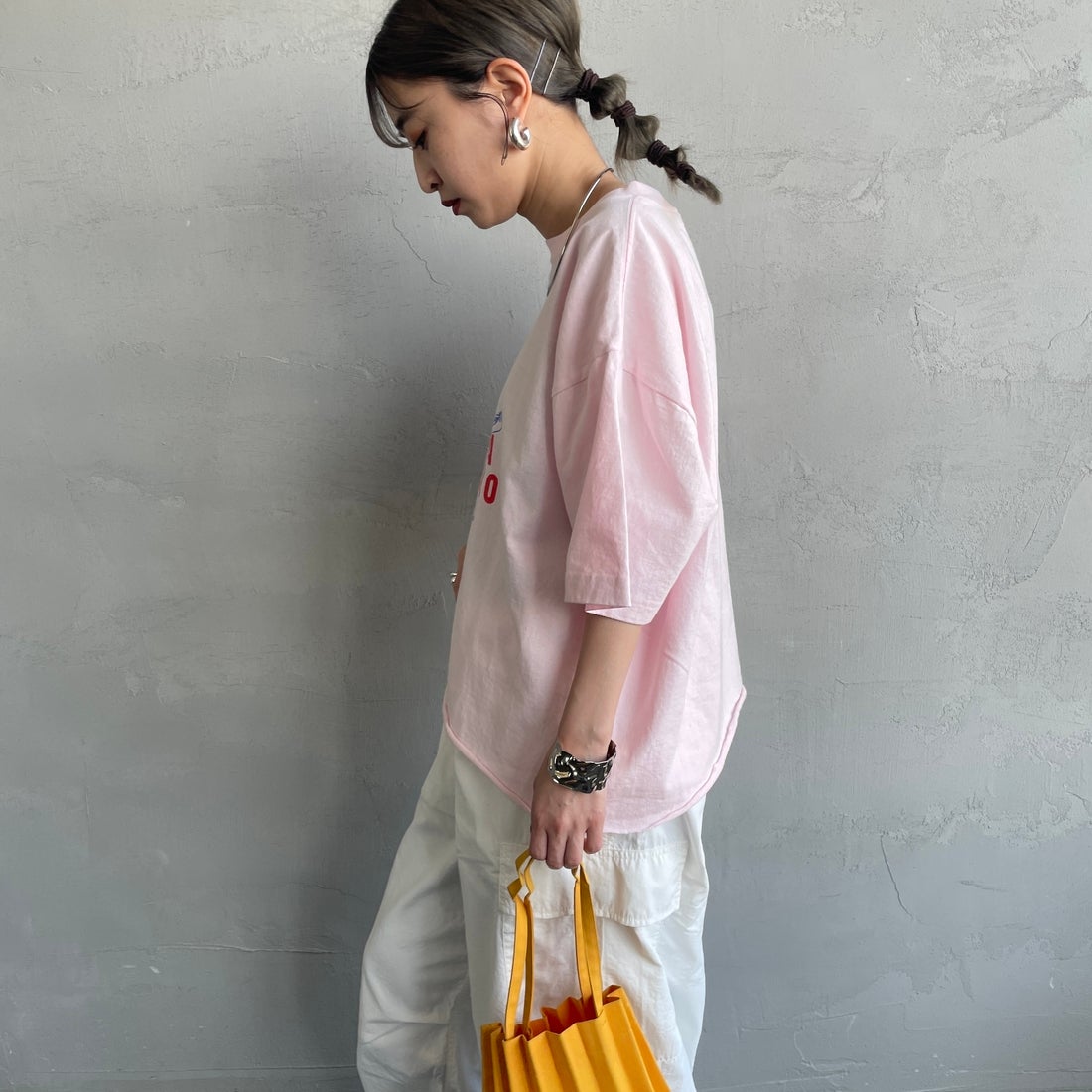 FUNG [ファング] 別注 ALOHA MAHALO カットオフプリントTシャツ [ALOHA-MAHALO-JF] PINK &&モデル身長：150cm 着用サイズ：M&&