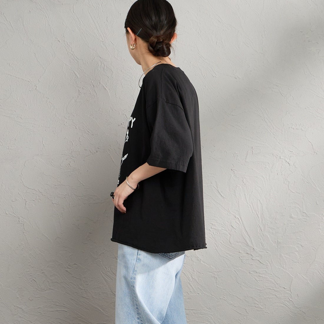 FUNG [ファング] BEST BUDDIES カットオフ プリントTシャツ [BEST-BUDDIES] BLACK &&モデル身長：150cm 着用サイズ：M&&