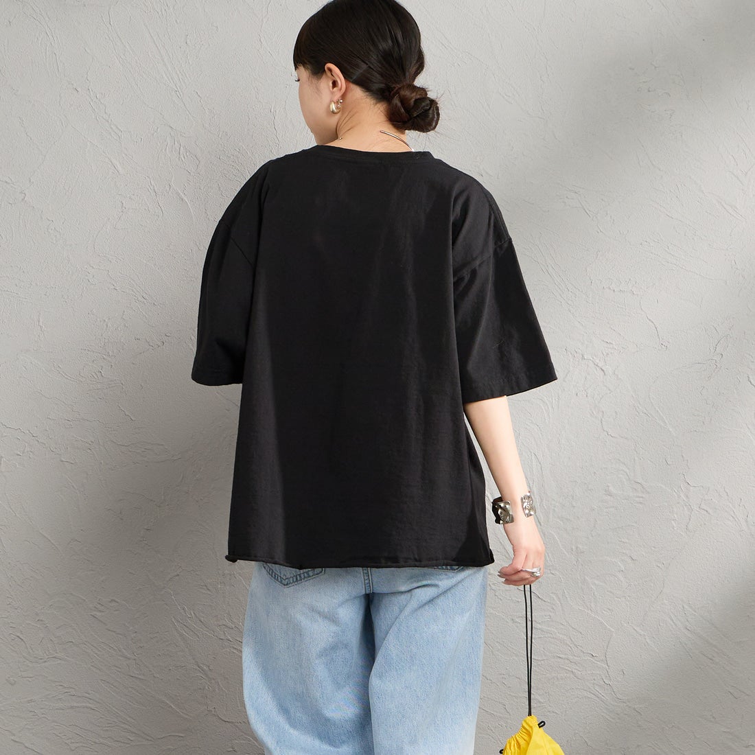 FUNG [ファング] BEST BUDDIES カットオフ プリントTシャツ [BEST-BUDDIES] BLACK &&モデル身長：150cm 着用サイズ：M&&