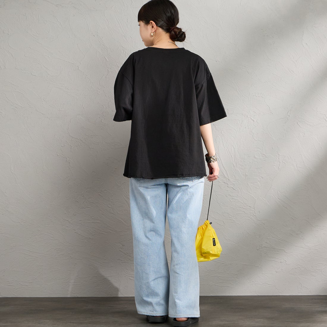 FUNG [ファング] BEST BUDDIES カットオフ プリントTシャツ [BEST-BUDDIES] BLACK &&モデル身長：150cm 着用サイズ：M&&