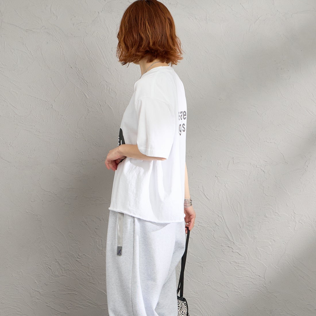 FUNG [ファング] GIVE PEACE カットオフ プリントTシャツ [GIVE-PEACE] WHT/BLACK &&モデル身長：158cm 着用サイズ：M&&