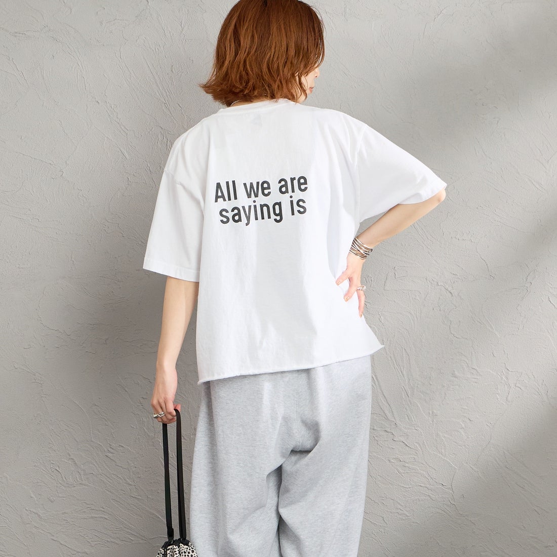 FUNG [ファング] GIVE PEACE カットオフ プリントTシャツ [GIVE-PEACE] WHT/BLACK &&モデル身長：158cm 着用サイズ：M&&