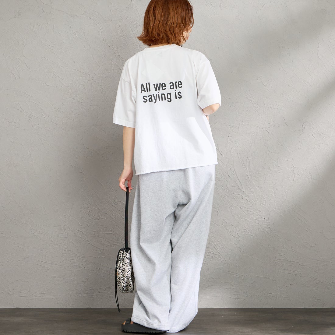 FUNG [ファング] GIVE PEACE カットオフ プリントTシャツ [GIVE-PEACE] WHT/BLACK &&モデル身長：158cm 着用サイズ：M&&