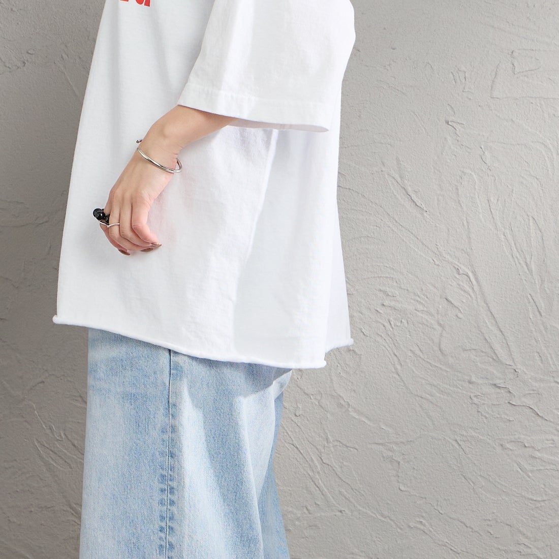 FUNG [ファング] C.ORANGE カットオフ プリントTシャツ [CORANGE] WHT/O.RED &&モデル身長：150cm 着用サイズ：M&&