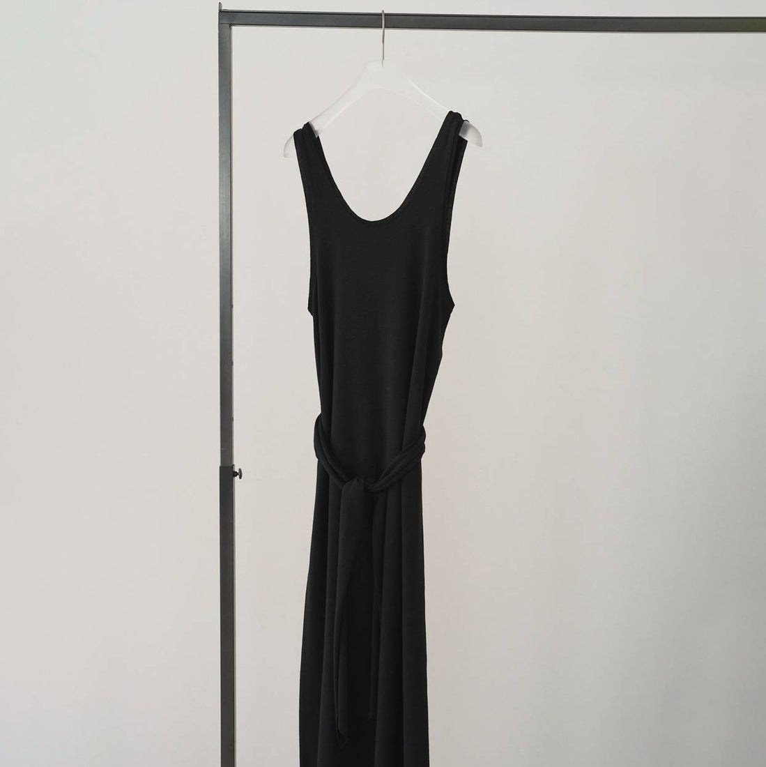 anuke [アンヌーク] スリーブレス カットワンピース [62610310] BLK