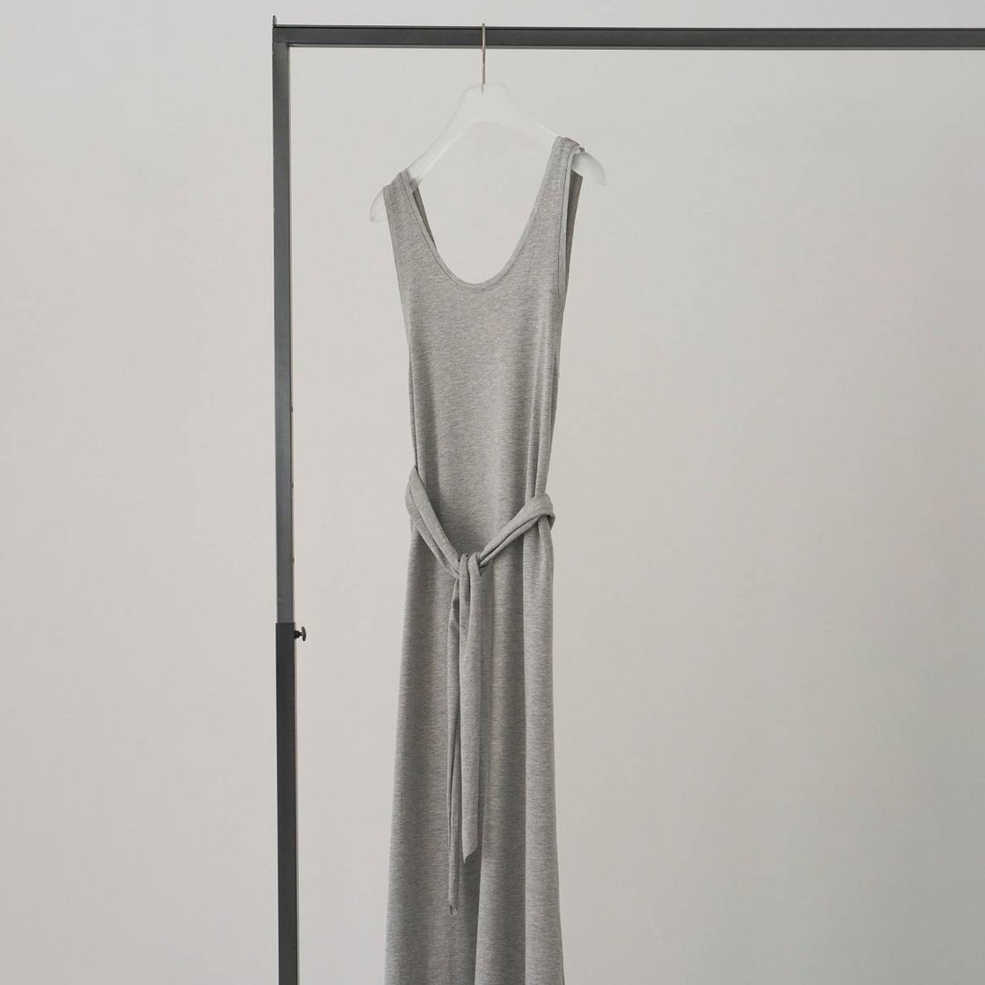 anuke [アンヌーク] スリーブレス カットワンピース [62610310] GRY