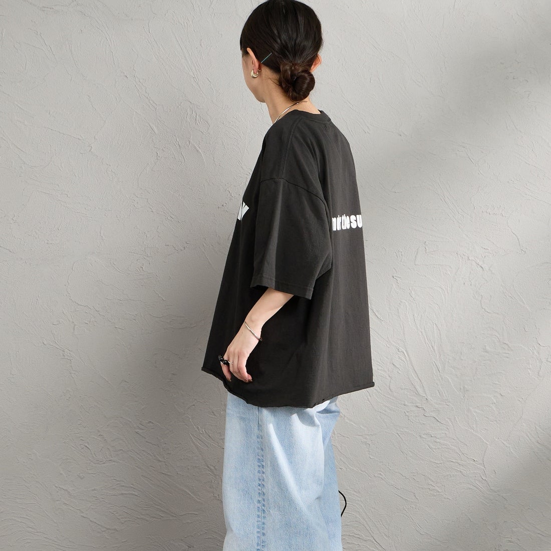 FUNG [ファング] HEALTHY カットオフ プリントTシャツ [HEALTHY] BLACK &&モデル身長：150cm 着用サイズ：M&&