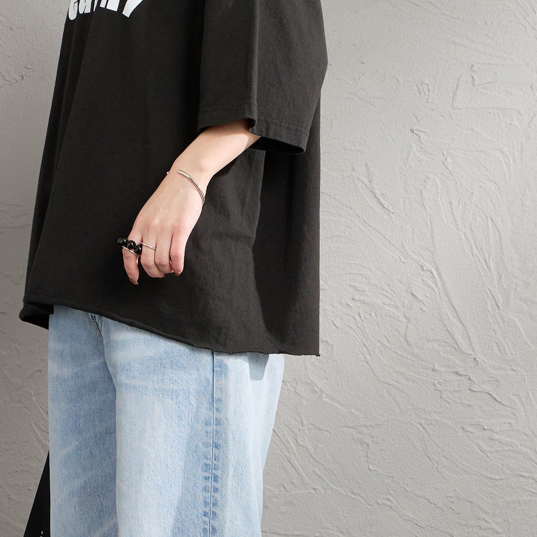 FUNG [ファング] HEALTHY カットオフ プリントTシャツ [HEALTHY] BLACK &&モデル身長：150cm 着用サイズ：M&&