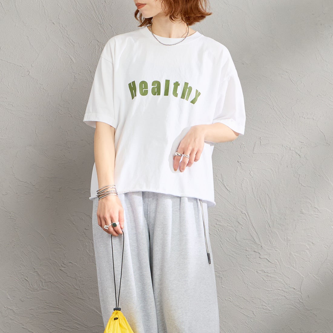 FUNG [ファング] HEALTHY カットオフ プリントTシャツ [HEALTHY] WHT/O.GRN &&モデル身長：158cm 着用サイズ：M&&