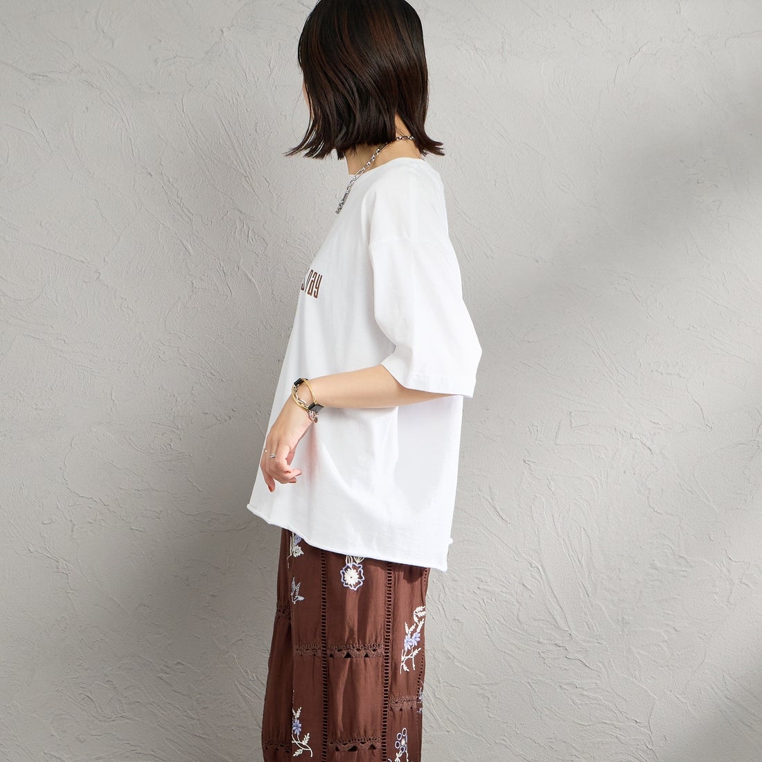FUNG [ファング] GORGEOUS カットオフ プリントTシャツ [GORGEOUS] WHT/BROWN &&モデル身長：160cm 着用サイズ：M&&