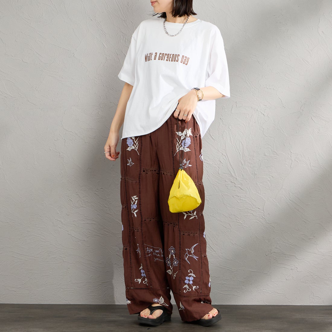 FUNG [ファング] GORGEOUS カットオフ プリントTシャツ [GORGEOUS] WHT/BROWN &&モデル身長：160cm 着用サイズ：M&&