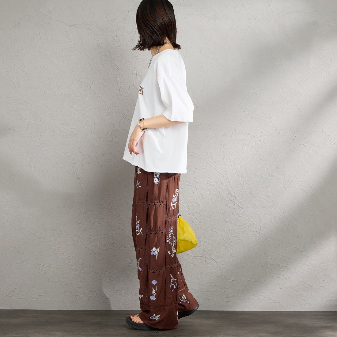 FUNG [ファング] GORGEOUS カットオフ プリントTシャツ [GORGEOUS] WHT/BROWN &&モデル身長：160cm 着用サイズ：M&&