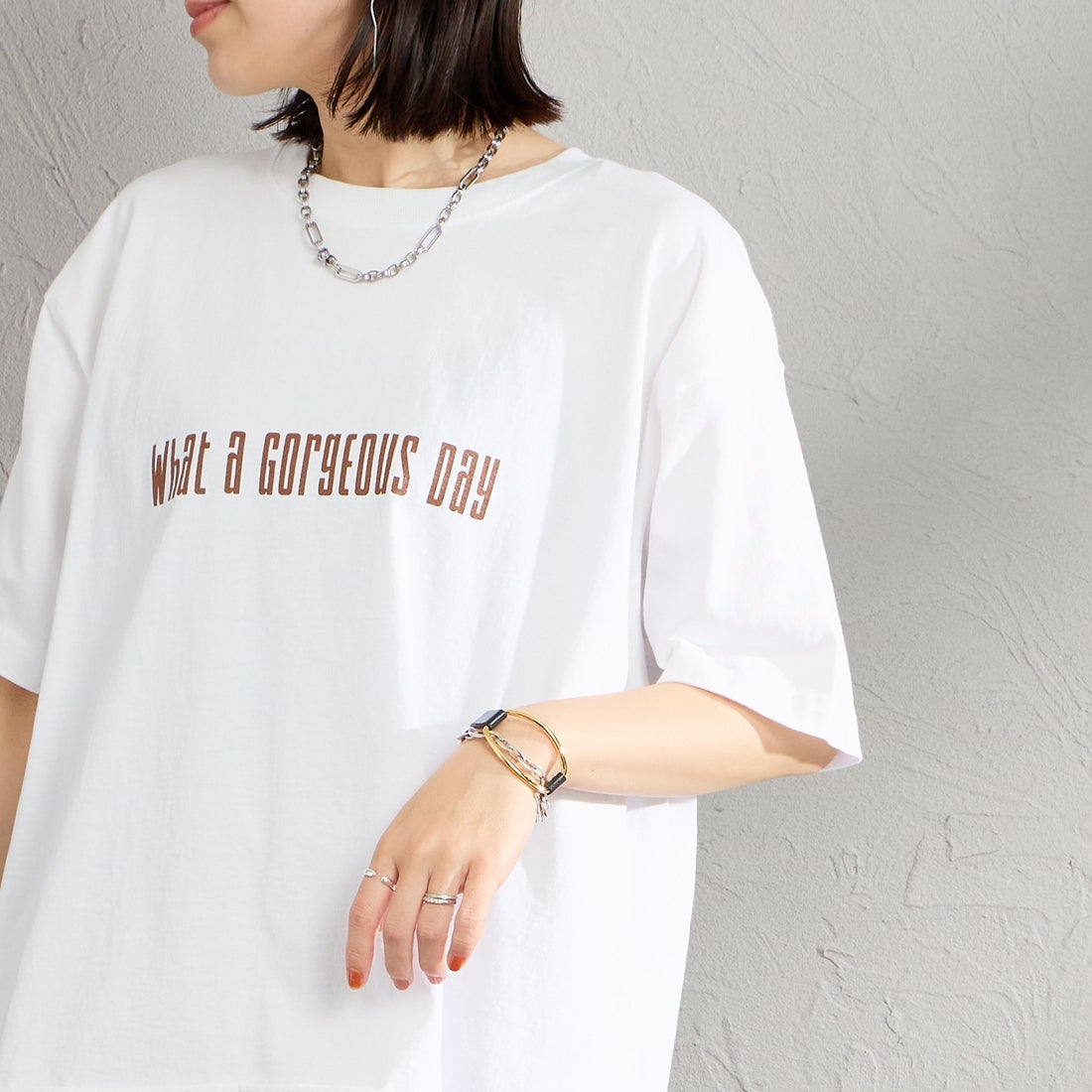 FUNG [ファング] GORGEOUS カットオフ プリントTシャツ [GORGEOUS] WHT/BROWN &&モデル身長：160cm 着用サイズ：M&&