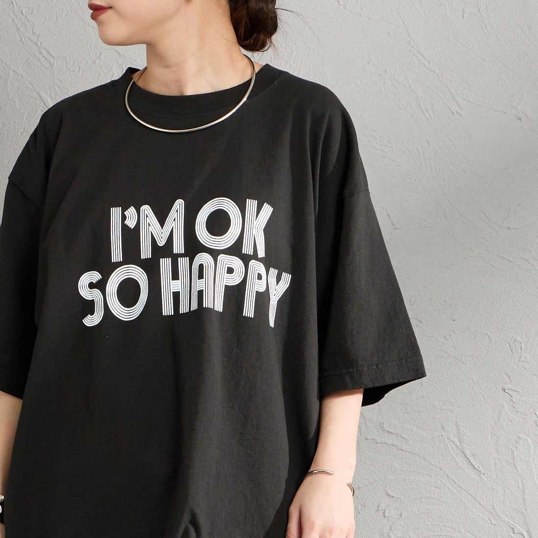 FUNG [ファング] I'M OK カットオフ プリントTシャツ [IM-OK] BLACK &&モデル身長：150cm 着用サイズ：M&&