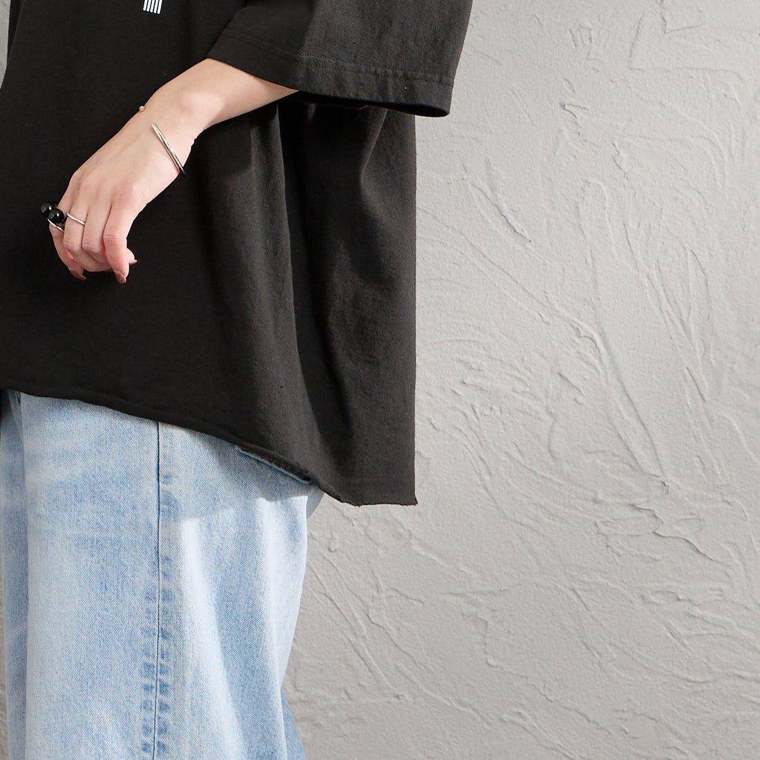 FUNG [ファング] I'M OK カットオフ プリントTシャツ [IM-OK] BLACK &&モデル身長：150cm 着用サイズ：M&&