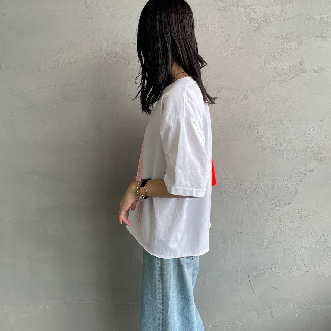 FUNG [ファング] 別注 J カットオフ プリントTシャツ [J-JF] WHT/ORANGE &&モデル身長：160cm 着用サイズ：M&&