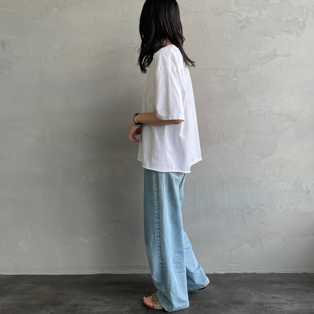 FUNG [ファング] 別注 J カットオフ プリントTシャツ [J-JF] WHT/ORANGE &&モデル身長：160cm 着用サイズ：M&&