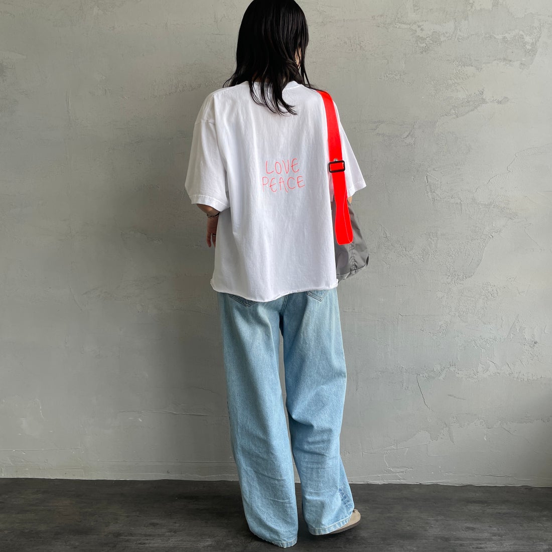 FUNG [ファング] 別注 J カットオフ プリントTシャツ [J-JF] WHT/ORANGE &&モデル身長：160cm 着用サイズ：M&&