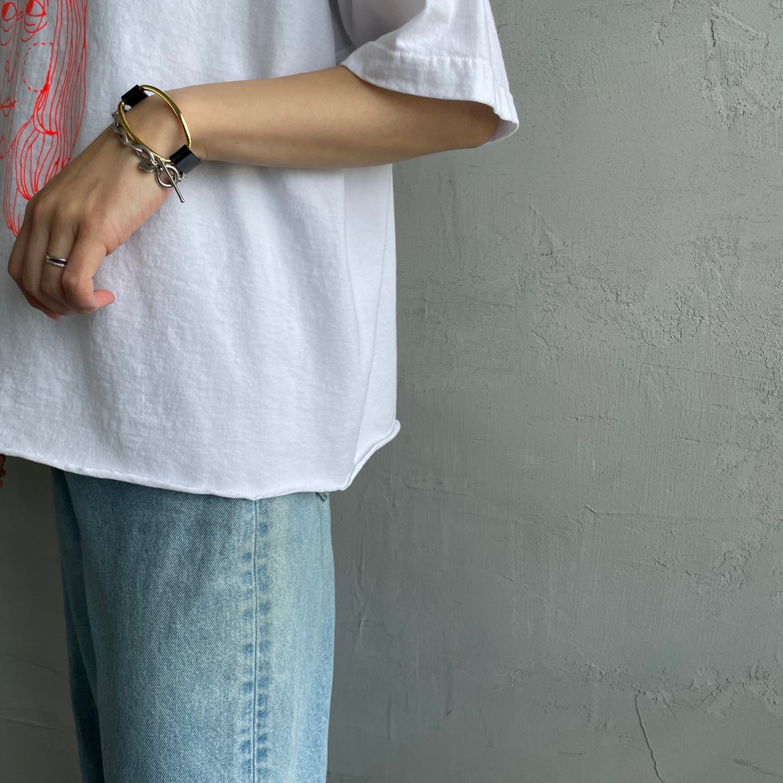 FUNG [ファング] 別注 J カットオフ プリントTシャツ [J-JF] WHT/ORANGE &&モデル身長：160cm 着用サイズ：M&&グ] 別注 J カットオフ プリントTシャツ [J-JF] BLACK