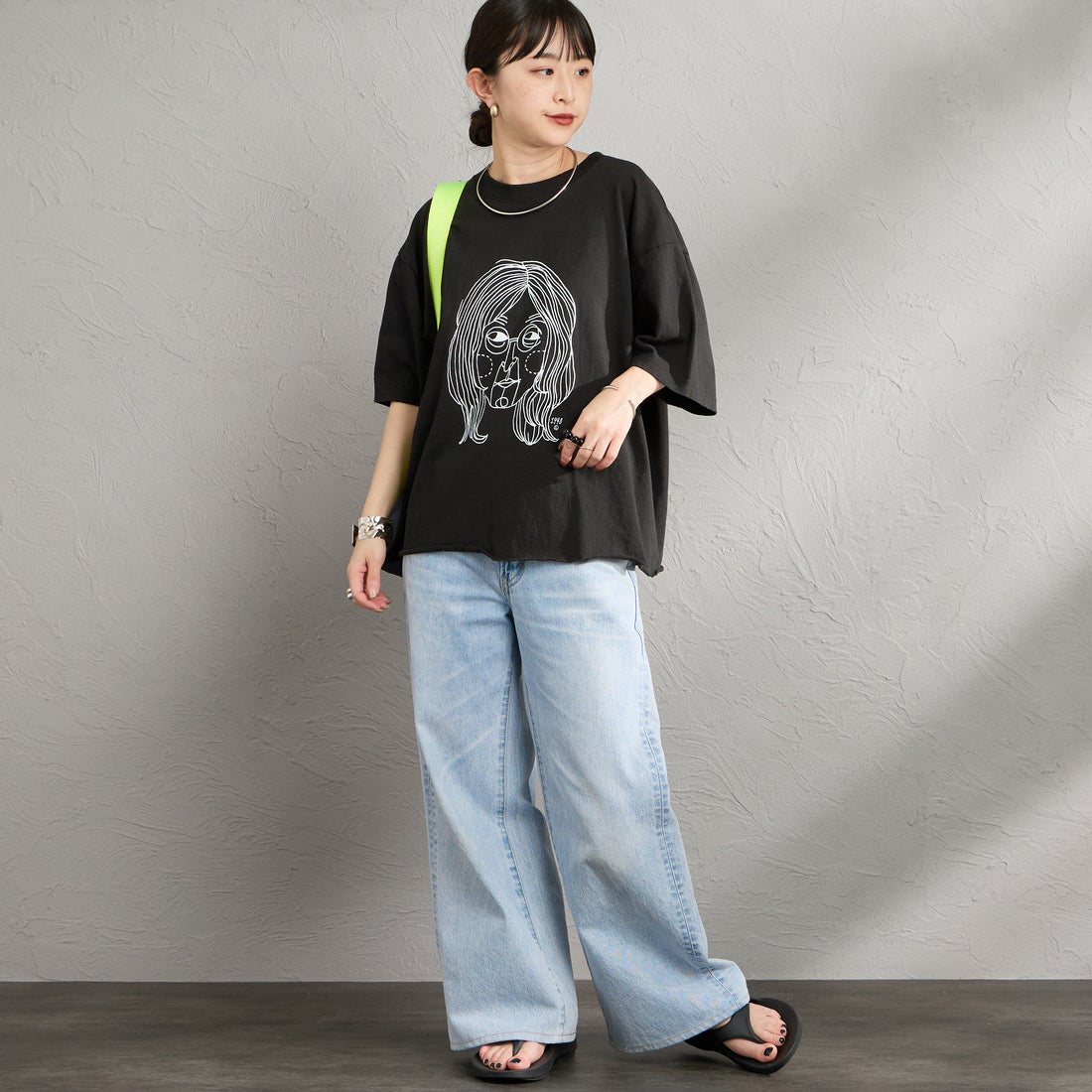 FUNG [ファング] 別注 J カットオフ プリントTシャツ [J-JF] BLACK &&モデル身長：150cm 着用サイズ：M&&