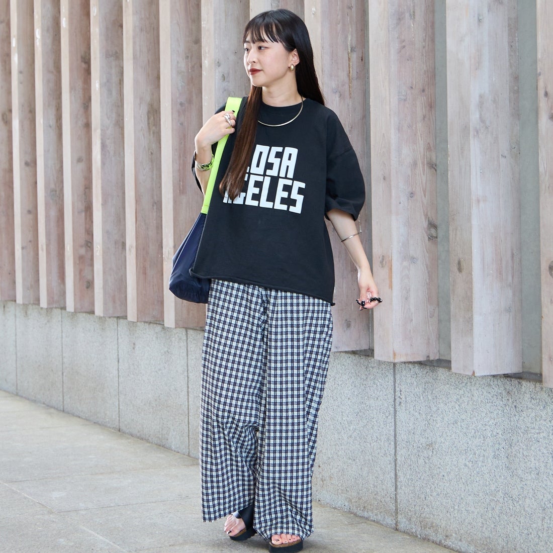 FUNG [ファング] L.A FRONT カットオフ プリントTシャツ [LA-FRONT] BLACK &&モデル身長：150cm 着用サイズ：M&&