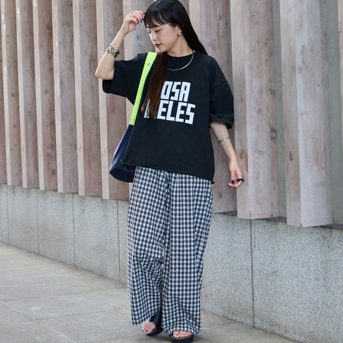 FUNG [ファング] L.A FRONT カットオフ プリントTシャツ [LA-FRONT] BLACK &&モデル身長：150cm 着用サイズ：M&&