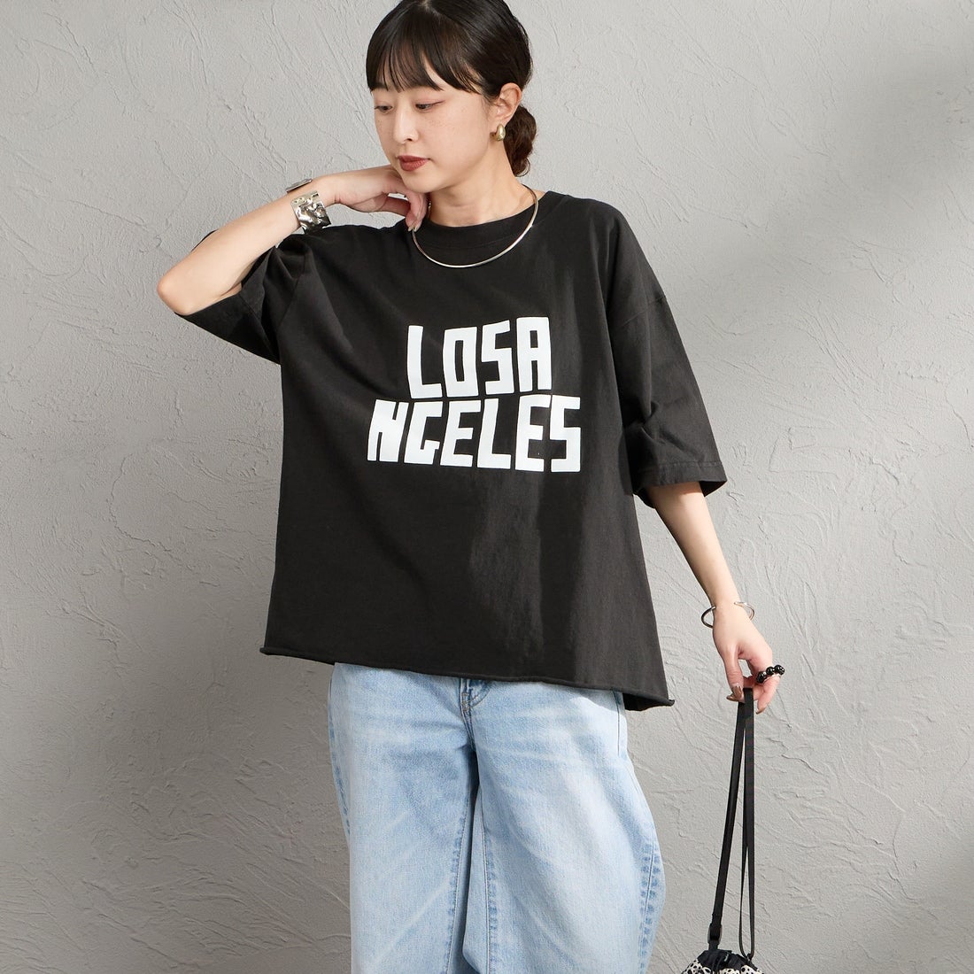 FUNG [ファング] L.A FRONT カットオフ プリントTシャツ [LA-FRONT] BLACK &&モデル身長：150cm 着用サイズ：M&&