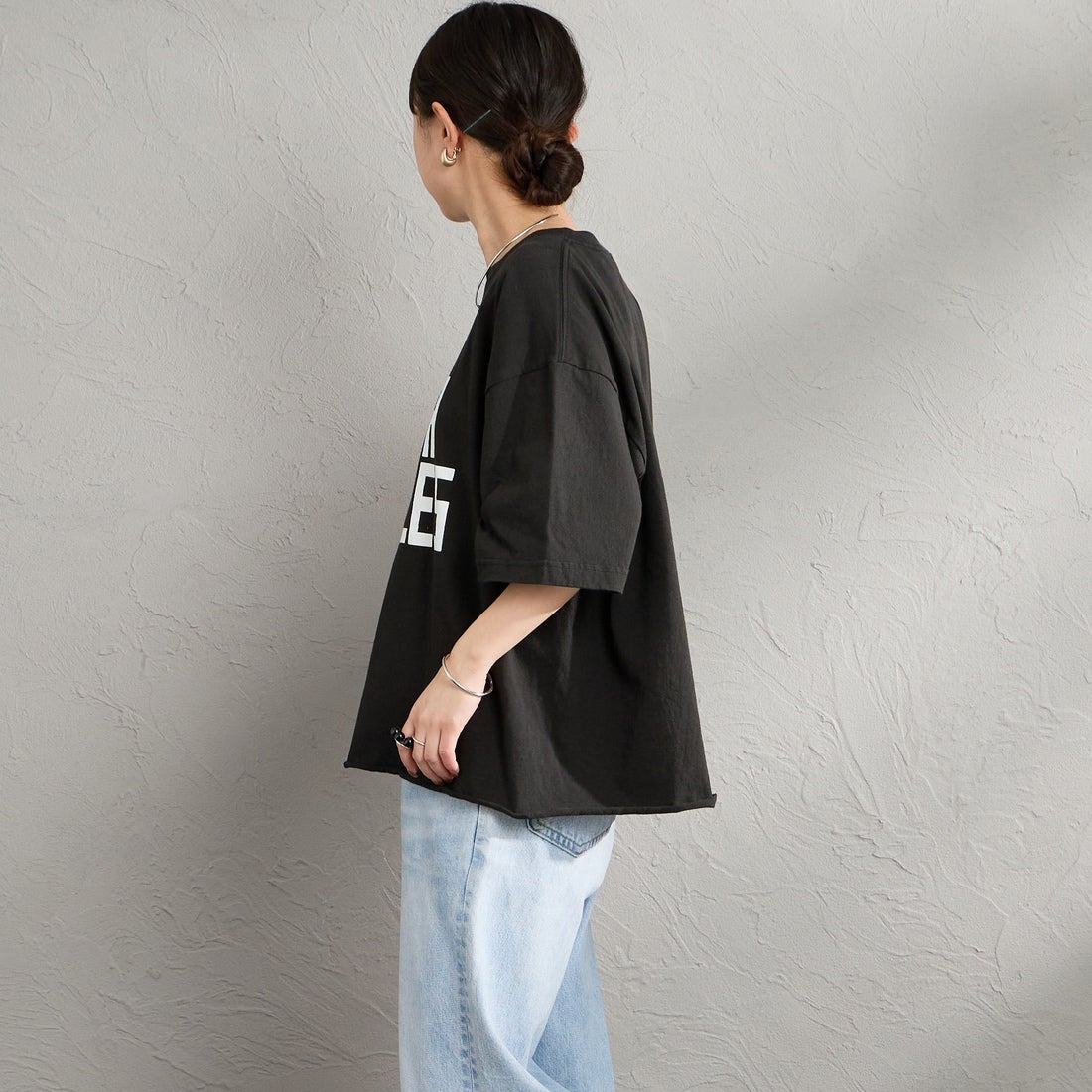 FUNG [ファング] L.A FRONT カットオフ プリントTシャツ [LA-FRONT] BLACK &&モデル身長：150cm 着用サイズ：M&&