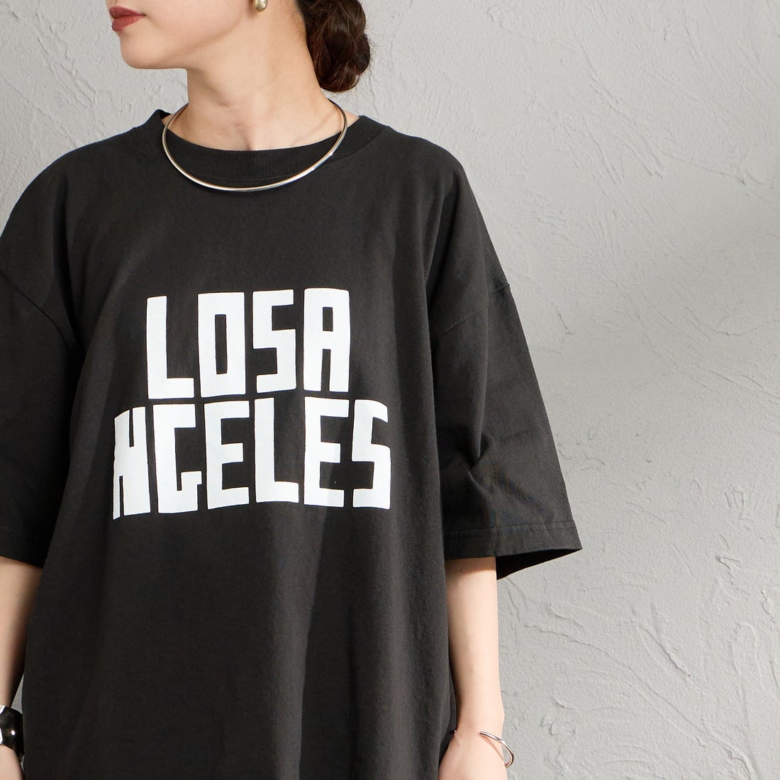 FUNG [ファング] L.A FRONT カットオフ プリントTシャツ [LA-FRONT] BLACK &&モデル身長：150cm 着用サイズ：M&&