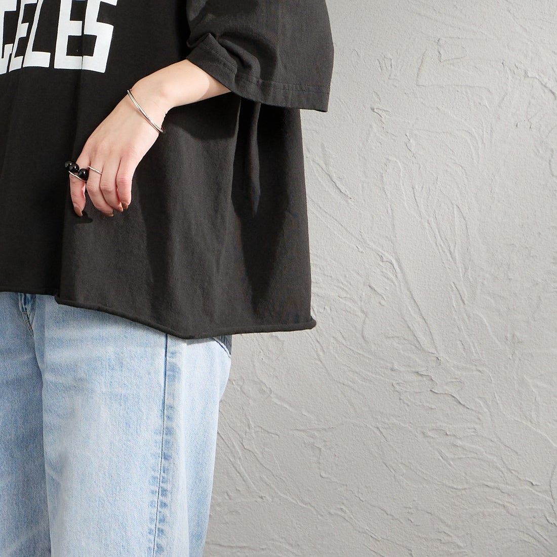 FUNG [ファング] L.A FRONT カットオフ プリントTシャツ [LA-FRONT] BLACK &&モデル身長：150cm 着用サイズ：M&&