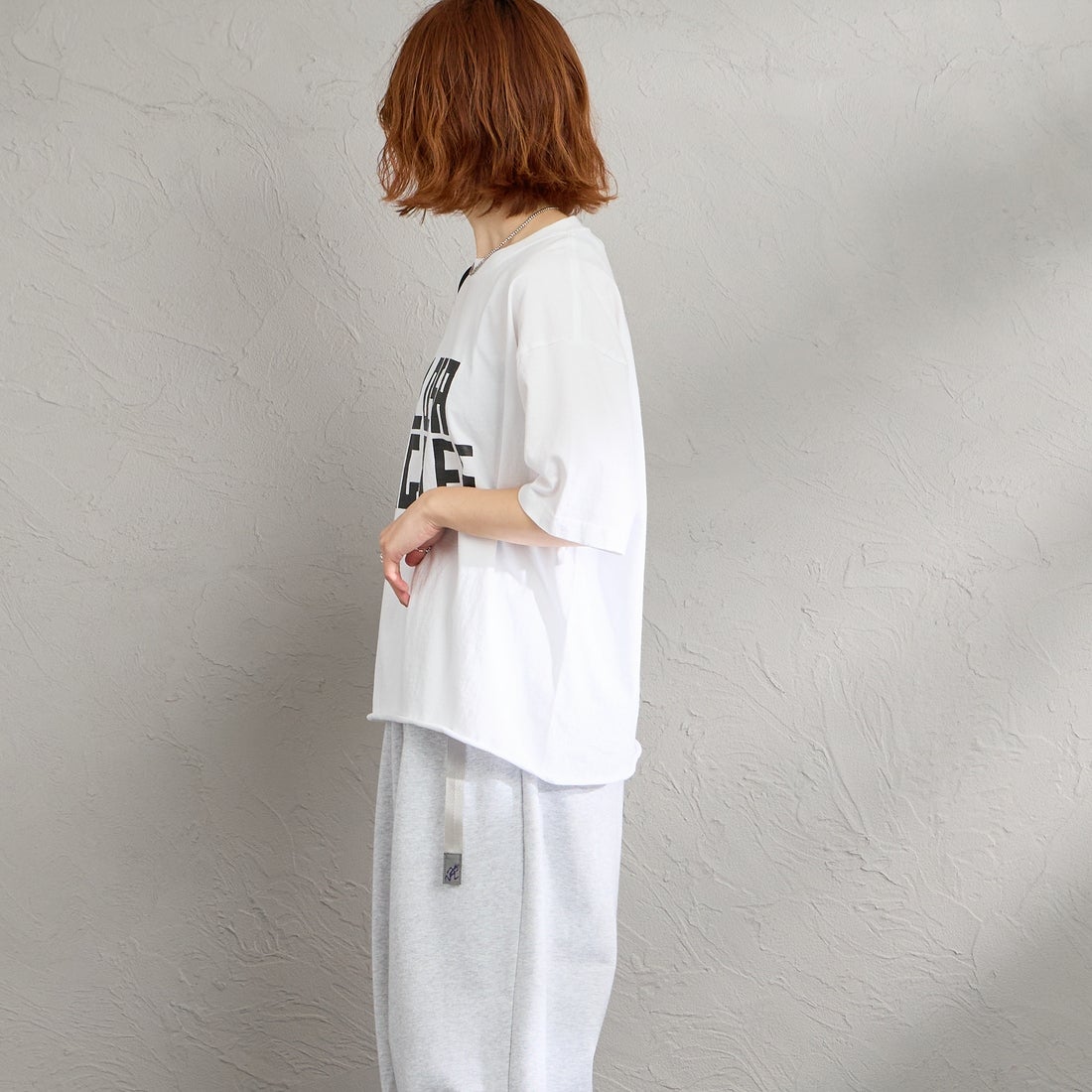 FUNG [ファング] L.A FRONT カットオフ プリントTシャツ [LA-FRONT] WHT/BLACK &&モデル身長：158cm 着用サイズ：M&&