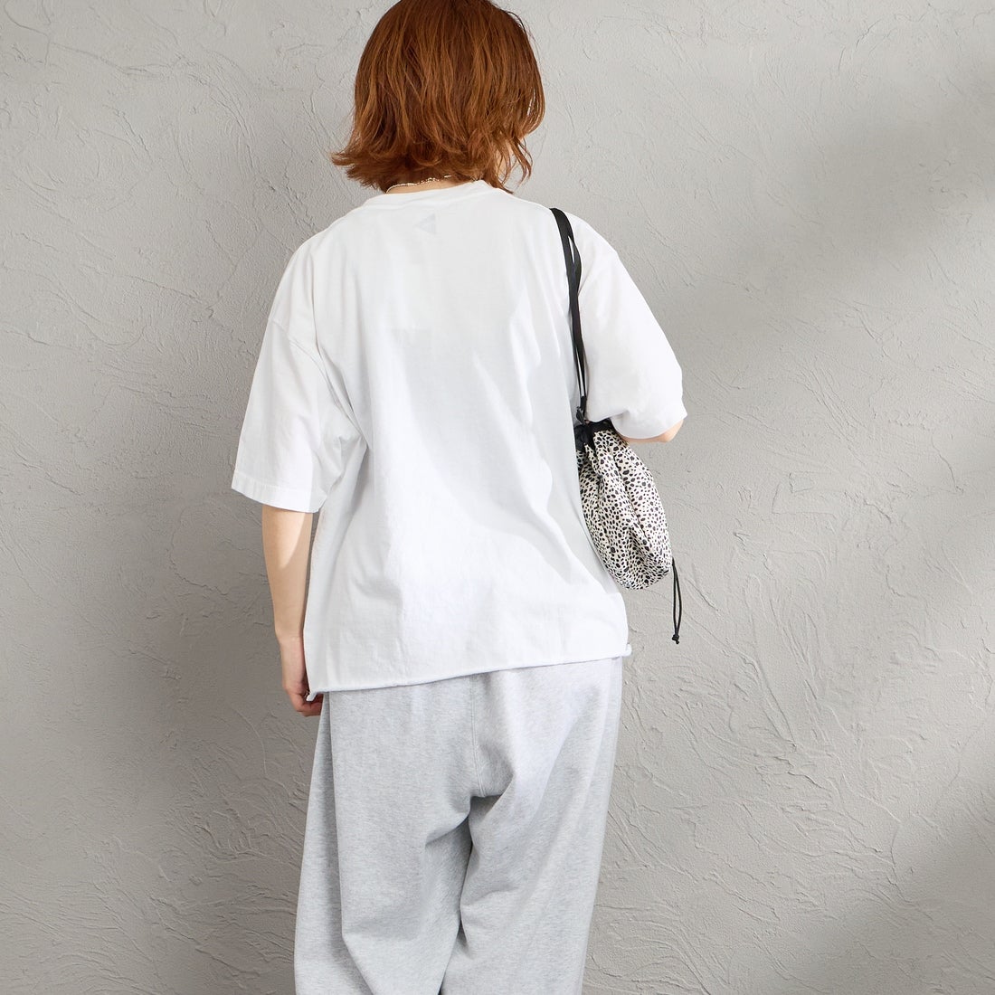 FUNG [ファング] L.A FRONT カットオフ プリントTシャツ [LA-FRONT] WHT/BLACK &&モデル身長：158cm 着用サイズ：M&&
