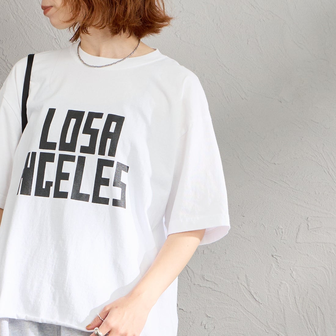 FUNG [ファング] L.A FRONT カットオフ プリントTシャツ [LA-FRONT] WHT/BLACK &&モデル身長：158cm 着用サイズ：M&&