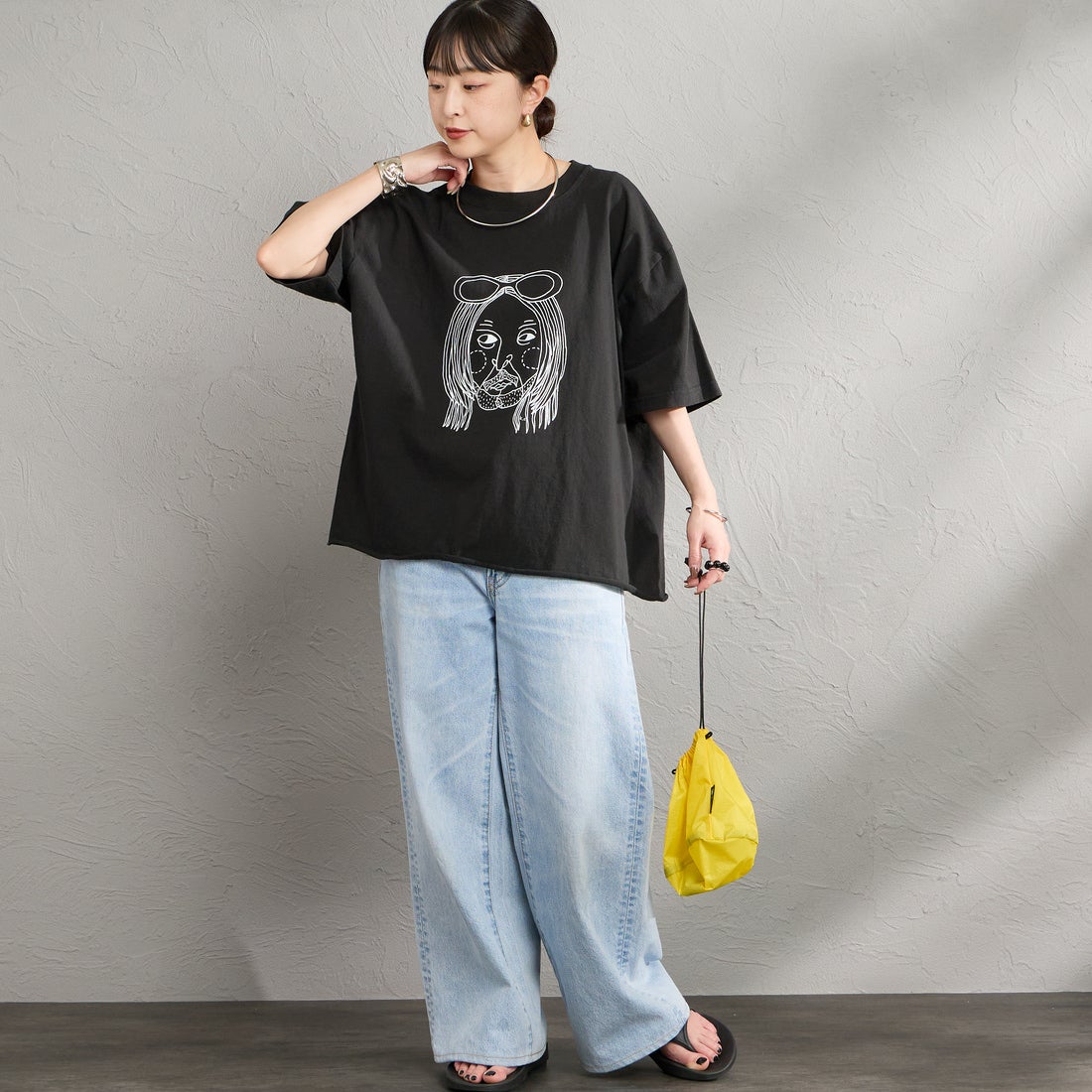 FUNG [ファング] K.C カットオフ プリントTシャツ [KC] BLACK &&モデル身長：150cm 着用サイズ：M&&