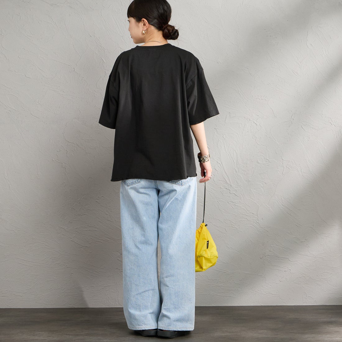 FUNG [ファング] K.C カットオフ プリントTシャツ [KC] BLACK &&モデル身長：150cm 着用サイズ：M&&