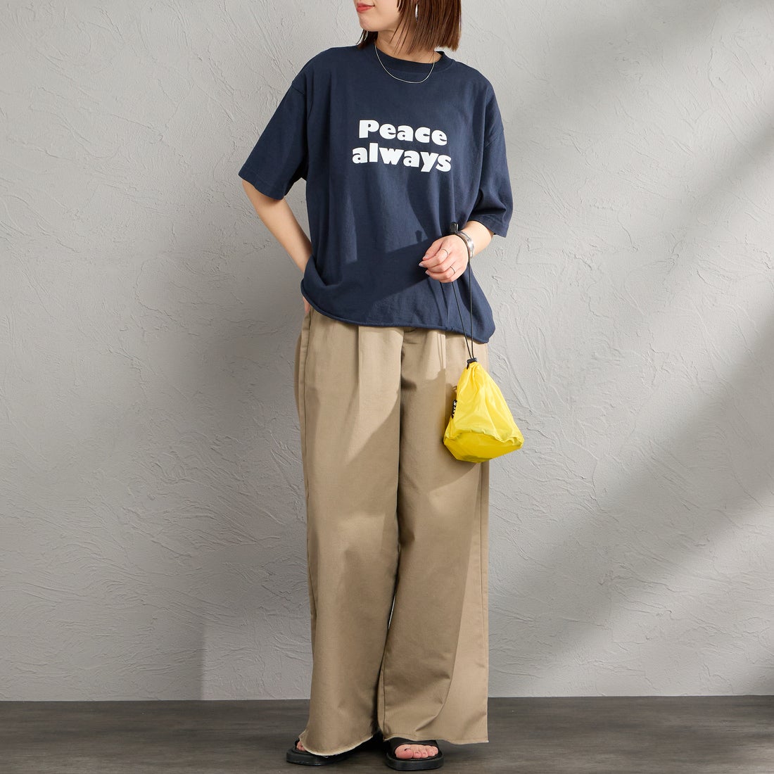 FUNG [ファング] PEACE ALWAYS カットオフ プリントTシャツ [PEACE-ALWAYS] NAVY &&モデル身長：159cm 着用サイズ：M&&