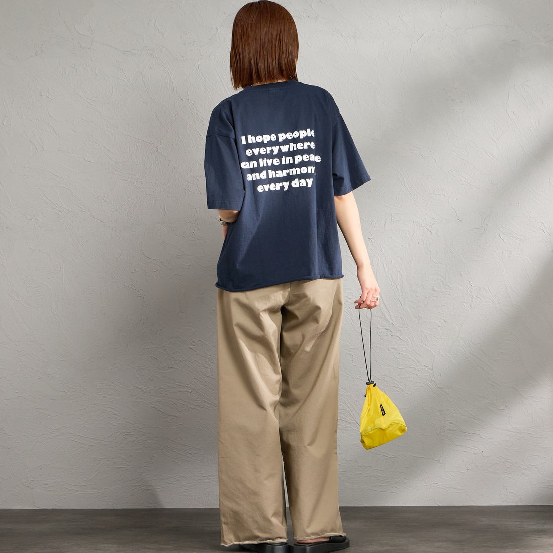 FUNG [ファング] PEACE ALWAYS カットオフ プリントTシャツ [PEACE-ALWAYS] NAVY &&モデル身長：159cm 着用サイズ：M&&