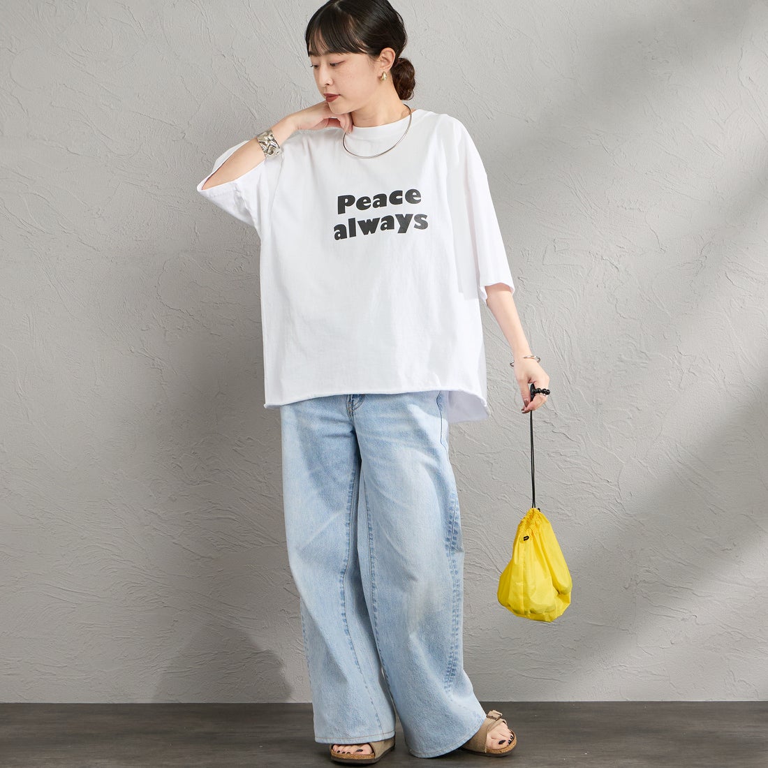FUNG [ファング] PEACE ALWAYS カットオフ プリントTシャツ [PEACE-ALWAYS] WHT/BLACK &&モデル身長：150cm 着用サイズ：M&&