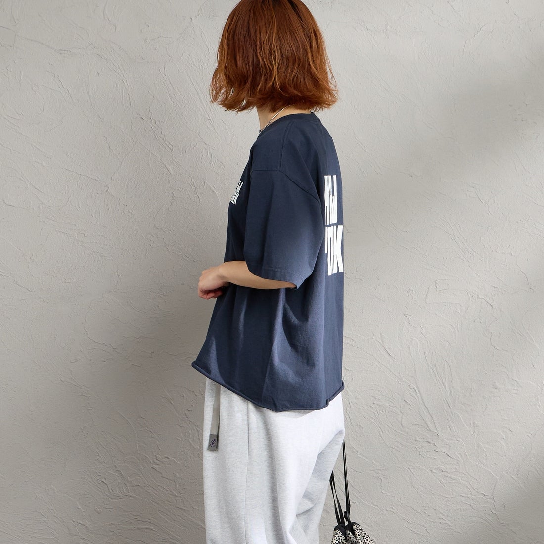 FUNG [ファング] N.Y FB カットオフ プリントTシャツ [NY-FB] NAVY &&モデル身長：158cm 着用サイズ：M&&