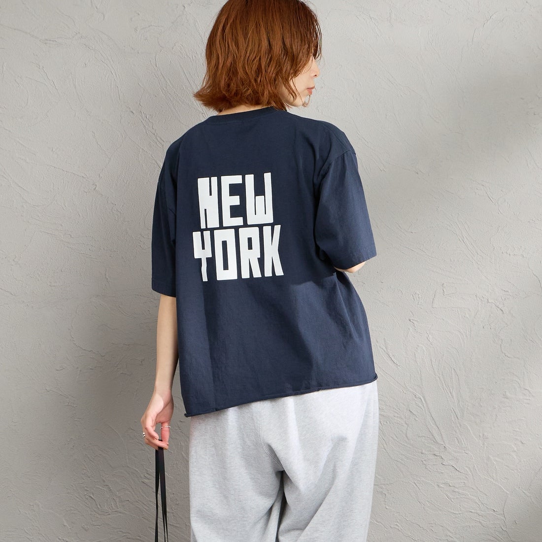 FUNG [ファング] N.Y FB カットオフ プリントTシャツ [NY-FB] NAVY &&モデル身長：158cm 着用サイズ：M&&