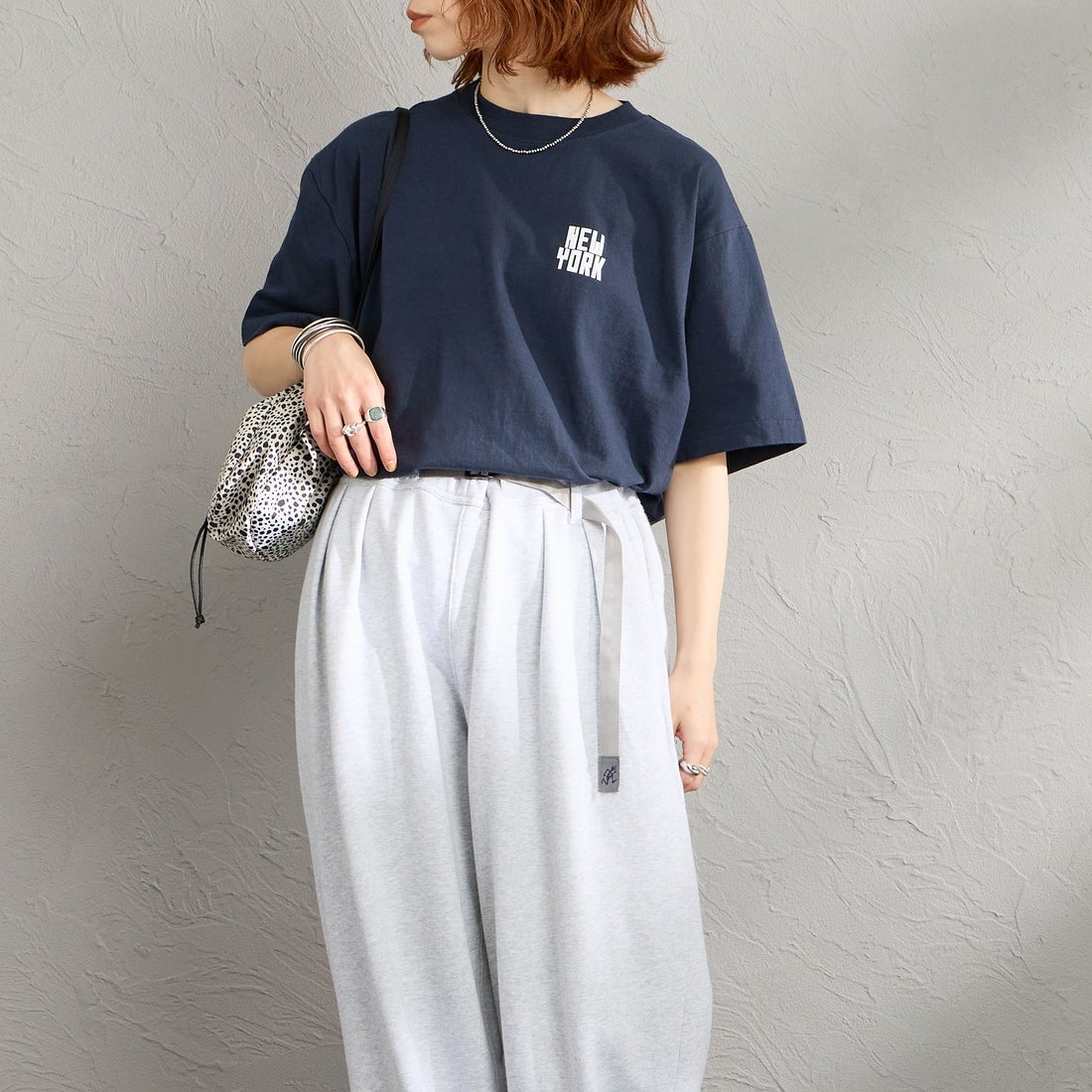 FUNG [ファング] N.Y FB カットオフ プリントTシャツ [NY-FB] NAVY &&モデル身長：158cm 着用サイズ：M&&