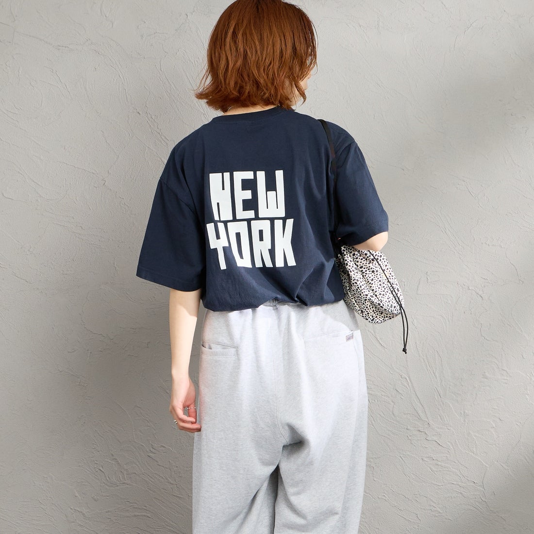 FUNG [ファング] N.Y FB カットオフ プリントTシャツ [NY-FB] NAVY &&モデル身長：158cm 着用サイズ：M&&