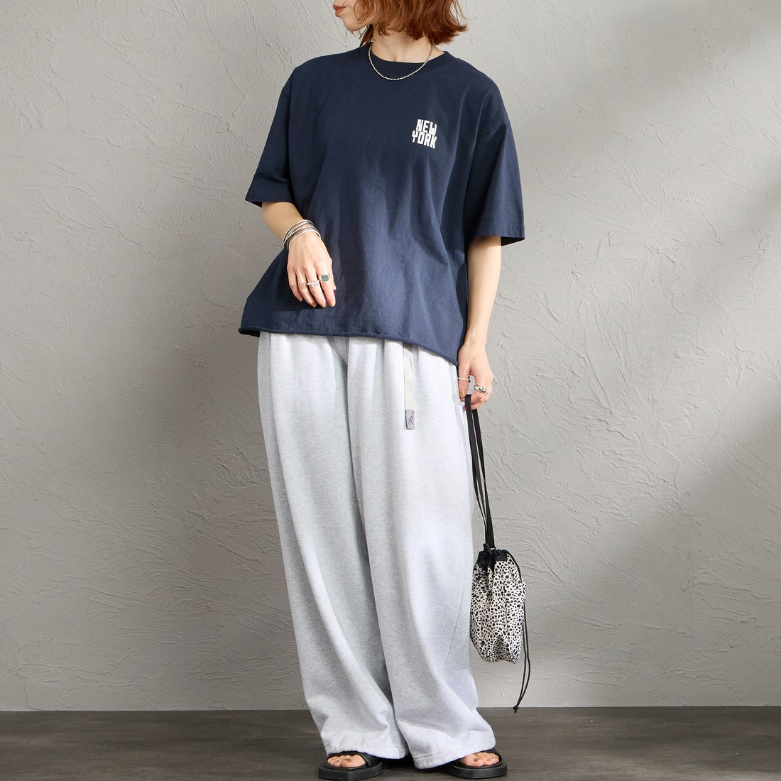 FUNG [ファング] N.Y FB カットオフ プリントTシャツ [NY-FB] NAVY &&モデル身長：158cm 着用サイズ：M&&
