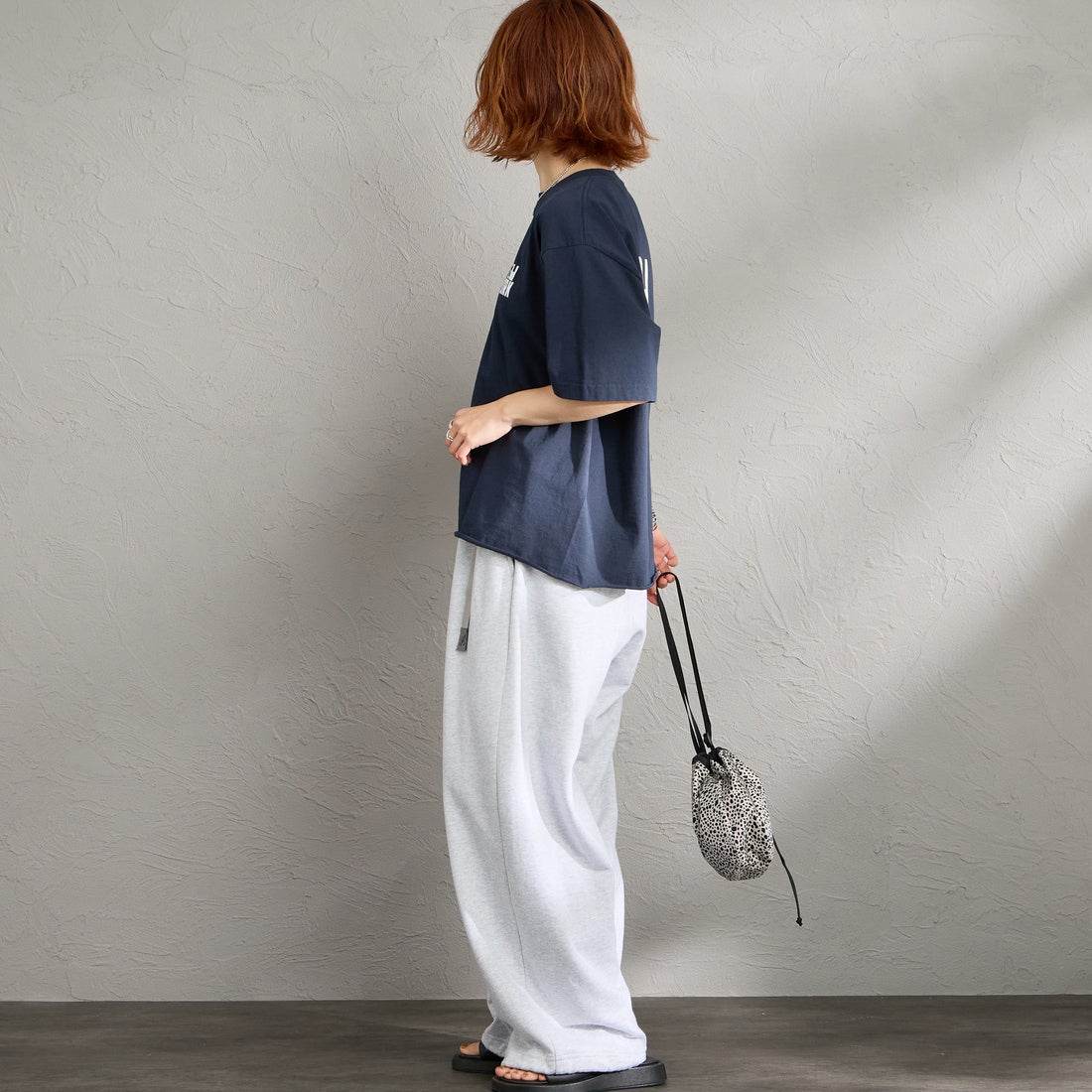 FUNG [ファング] N.Y FB カットオフ プリントTシャツ [NY-FB] NAVY &&モデル身長：158cm 着用サイズ：M&&