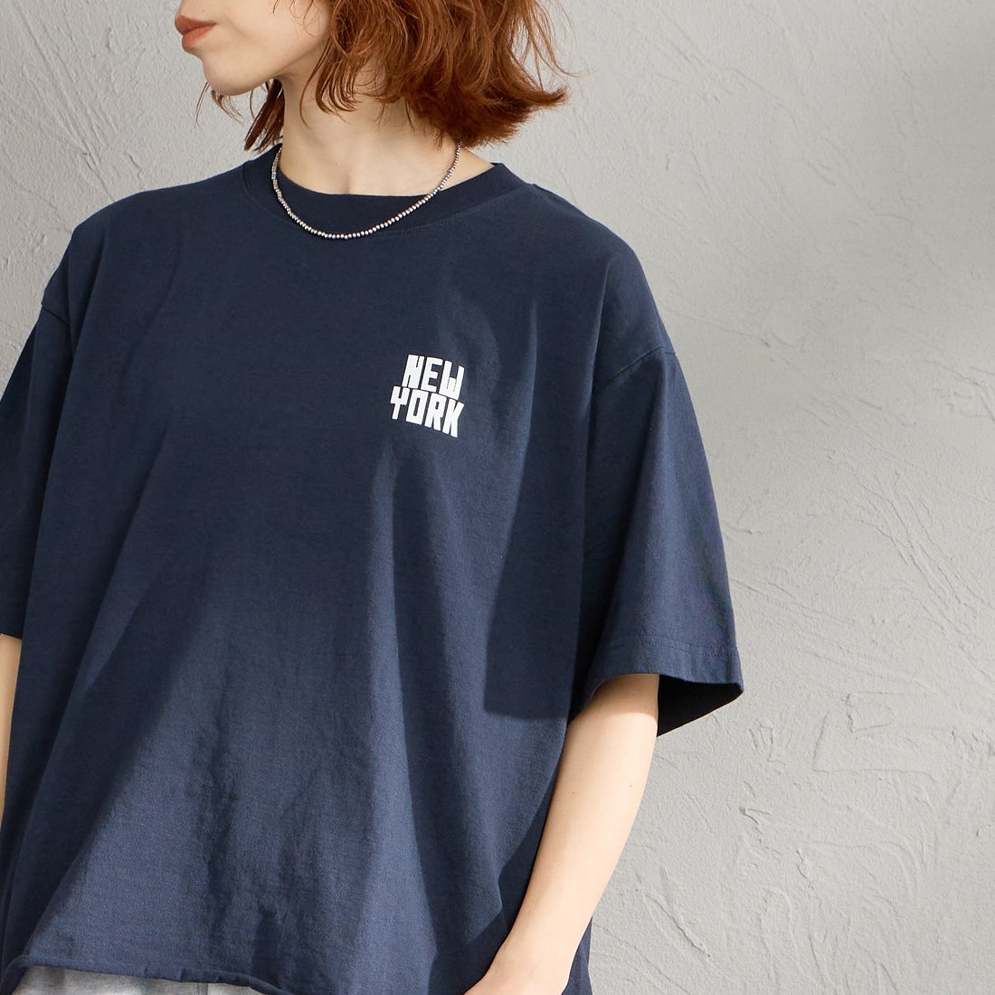FUNG [ファング] N.Y FB カットオフ プリントTシャツ [NY-FB] NAVY &&モデル身長：158cm 着用サイズ：M&&