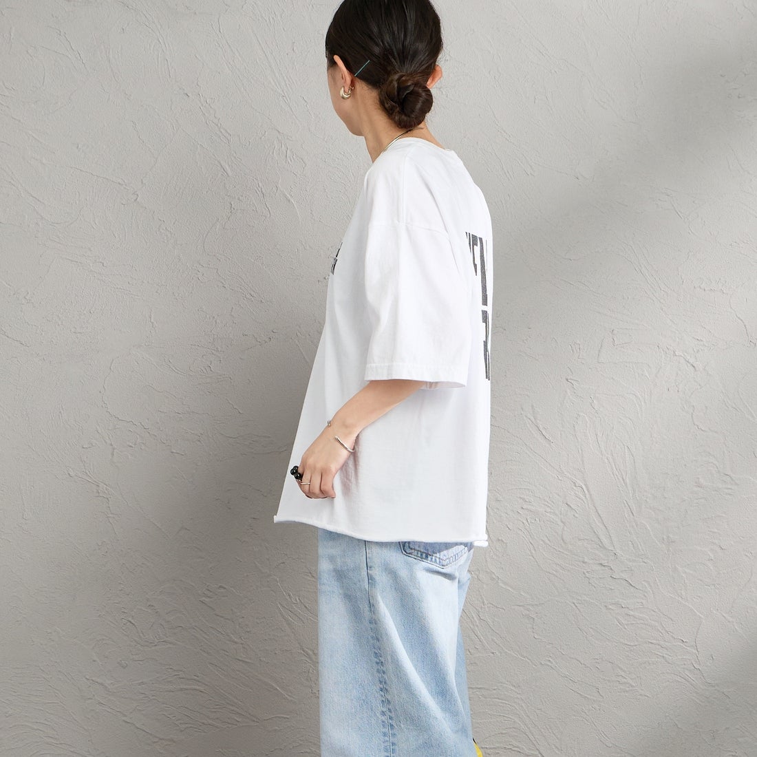 FUNG [ファング] N.Y FB カットオフ プリントTシャツ [NY-FB] WHT/BLACK &&モデル身長：150cm 着用サイズ：M&&