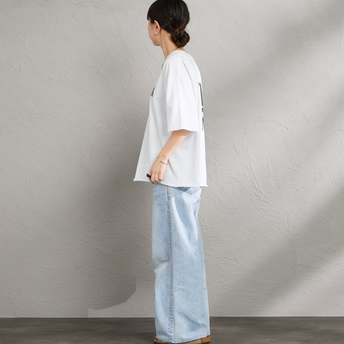 FUNG [ファング] N.Y FB カットオフ プリントTシャツ [NY-FB] WHT/BLACK &&モデル身長：150cm 着用サイズ：M&&