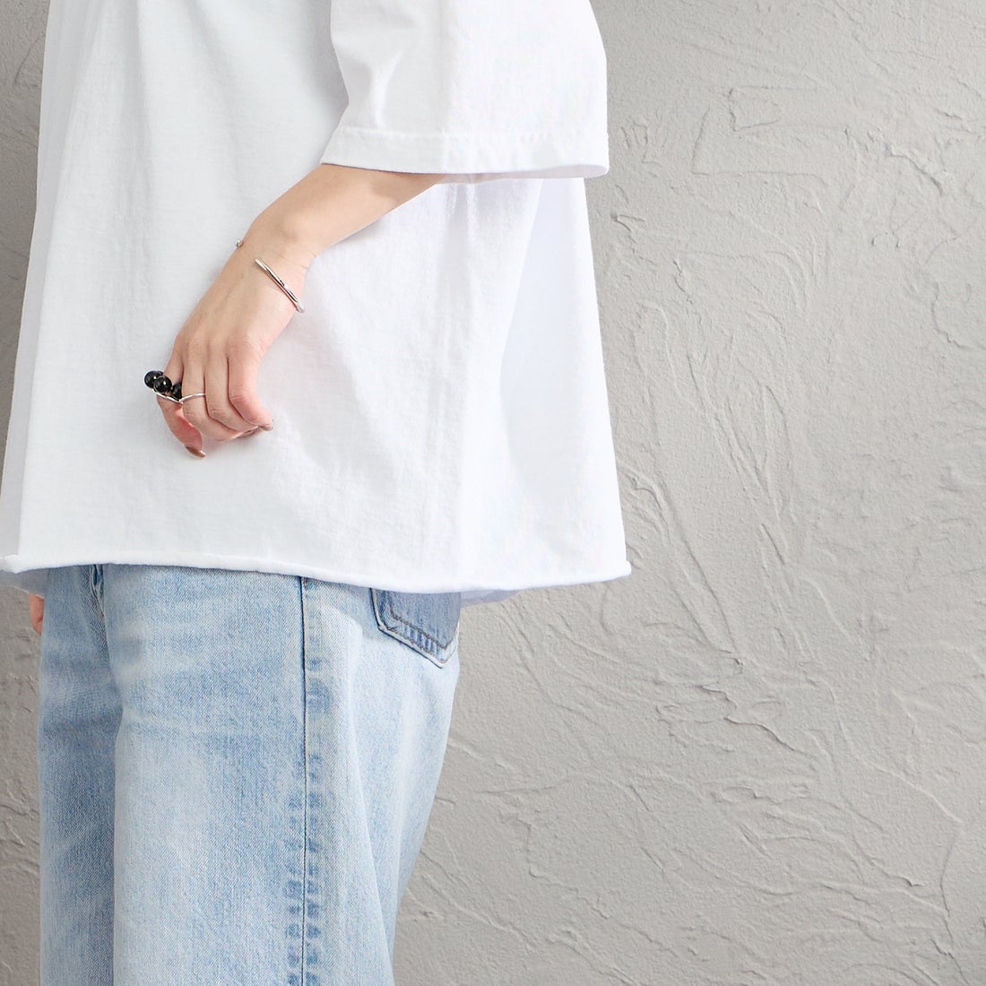 FUNG [ファング] N.Y FB カットオフ プリントTシャツ [NY-FB] WHT/BLACK &&モデル身長：150cm 着用サイズ：M&&