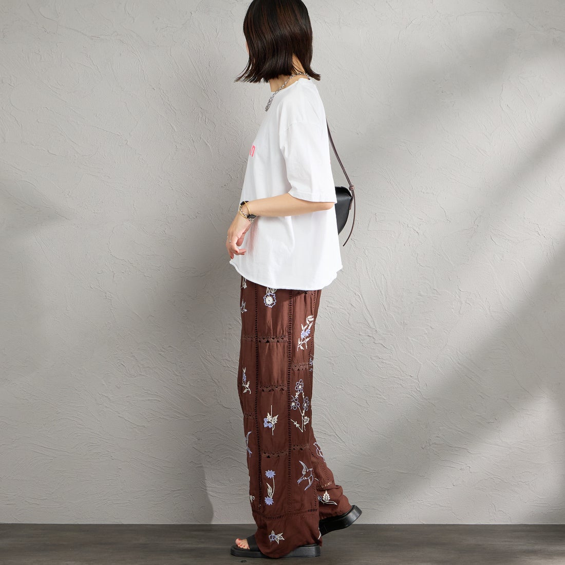 FUNG [ファング] 別注 WEEKEND カットオフ プリントTシャツ [WEEKEND-JF] WHTITE/PINK &&モデル身長：160cm 着用サイズ：M&&